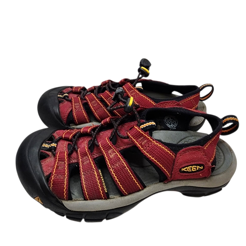 Keen Women's Newport‎ H2 Sandals Size 6 Red Waterproof Hiking Water Shoes